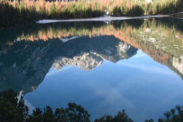Spieglung in einem Dolomitensee