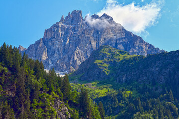 Blick vom Pflerschtal zum Pflerscher Tribulaun in den Stubaier Alpen