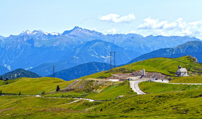 Obraz premium Die Jaufenstraße vor dem Jaufenpass in Richtung Meran in Südtirol