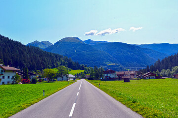 Pflerscherstraße Richtung Gossensaß in Südtirol  