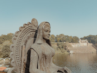 rani kamlapati statue