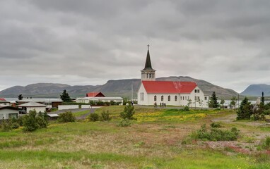 ville de Grundarfjordur située au fond de son fjord en islande