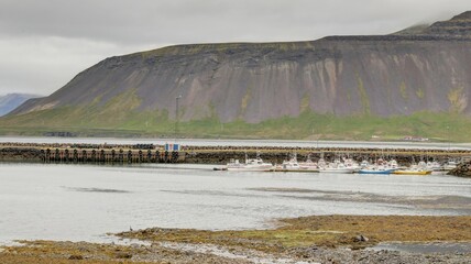 ville de Grundarfjordur située au fond de son fjord en islande