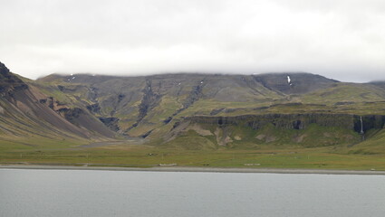 ville de Grundarfjordur située au fond de son fjord en islande