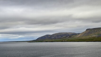 ville de Grundarfjordur située au fond de son fjord en islande
