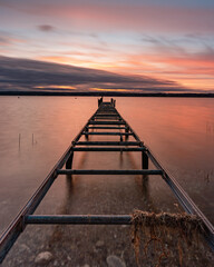 Roter Himmel &uuml;ber dem See
