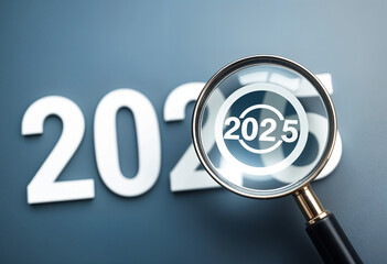 2025 Vision Magnifying Glass Focuses on New Year Goals