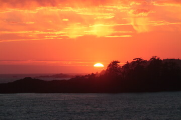 Fototapeta premium sunset in bc ucleuelt and tofino canada