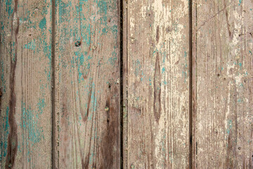 Alte Holztür mit abblätternder Farbe, Apulien