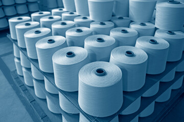 In industrial sewing machine spun yarn, many thread together