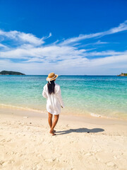 Tranquil Moments at Samae San Island's Pristine Shoreline Under a Bright Sky