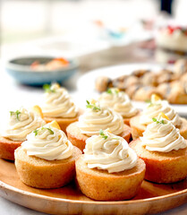 small buns with garlic cream sauce