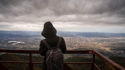 młoda dziewczyna nad morzem albania z lotu ptaka  © Tymoteusz