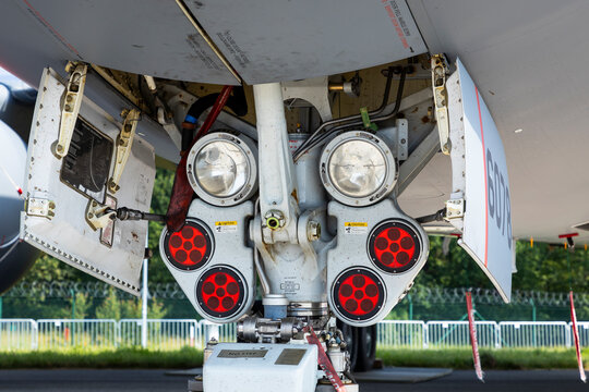 Nose landing gear of Boeing 767 / KC-46 aircraft