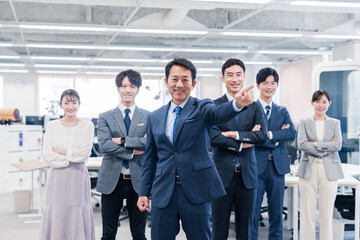 Obraz premium ビジネスパーソン集合写真（オフィス）