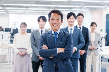 ビジネスパーソン集合写真（オフィス）