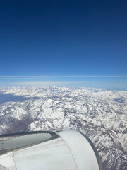 Vista Aérea da Cordilheira dos Andes: Beleza Imponente Vista do Avião © Caio