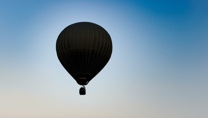 Naklejka premium 빈티지 느낌의 열기구와 열기구에 달린 바구니