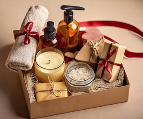 An eco friendly gift box with bath salt, candles, diffusers, soap, and a towel  the perfect gift for Christmas and Valentine’s Day. Comfort and fragrance for the coziest, sustainable holidays.
