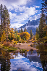 Experience the beauty of Yosemite in winter: frosted granite cliffs, misty horizons, and peaceful snowy wilderness, perfect for nature lovers.