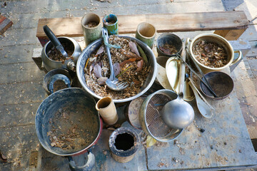 古いキッチン道具でアウトドアのおままごと