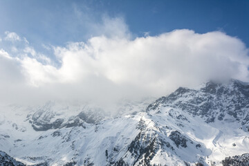 Obraz premium Clouds over mountain range in the European Alps in winter