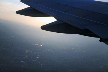 wing of the flying airplane
