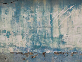 Naklejka premium Blue and white wall with peeling and stained paint