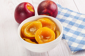 Canned peaches with sweet syrope
