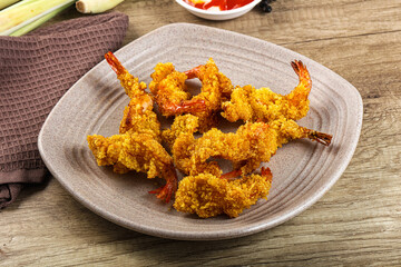 Golden deep prawn tempura wuth sauce