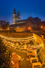  Blick von der weihnachtlich geschmückten Bastion Cleve auf den Magdeburger Dom