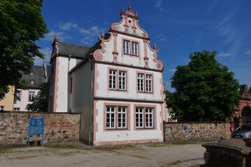Obraz premium Gebäude auf dem Schlosshof Burg Friedberg in Hessen