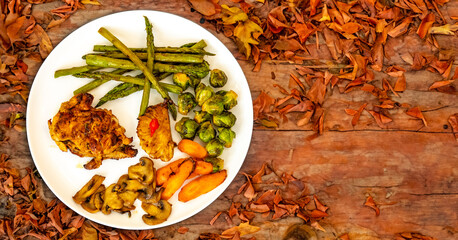 Real, strong, healthy, nutritious food, grilled chicken, pimenta biquinho, asparagus, mushrooms, Brussels sprouts and carrots.