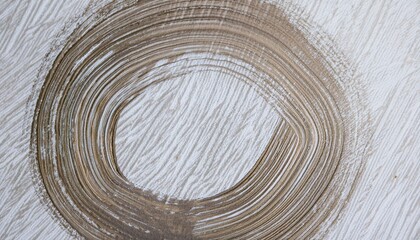 흰 캔버스 위에 물감으로 그려진 원형 브러시 스트로크