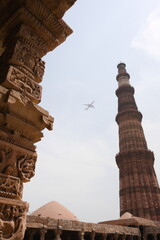 Połączenie starożytności i nowoczesności w Indiach © Karol