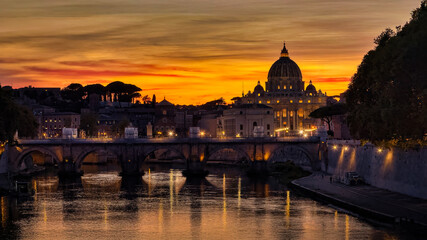 Fototapeta premium Saint Peters at Sunset on the Tiber River
