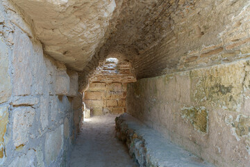 Obraz premium Old archaeological corridors and arcades built of stone bricks
