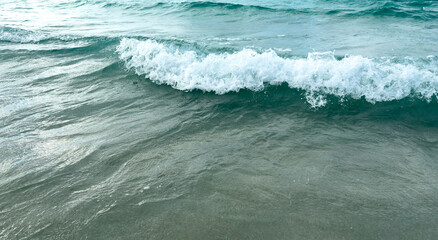 Olas en el caribe con agua turquesa 