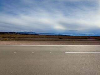 Paisaje de ruta y montaña