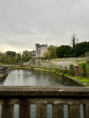 Obraz premium Kilkenny Castle view from the river
