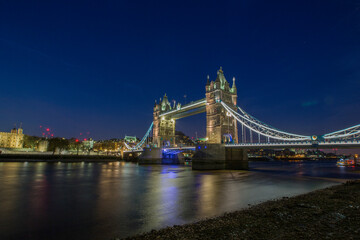 Obraz premium 영국 런던을 촬영한 런던 야경사진입니다.