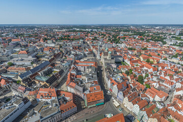 Die Innenstadt von Augsburg in Bayerisch-Schwaben im Luftbild, Blick zum Rathaus