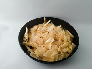 Chips 6
Chips in black bowl container on white background