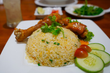 フライドコムタムとチキン（ベトナム）