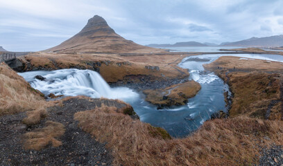 Over the water to the sea