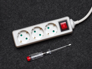 Steckdosenleiste mit Schalter und Spannungsprüfer	
