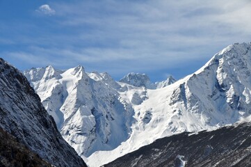 Obraz premium Snow covered mountains in Nepal Himalayas