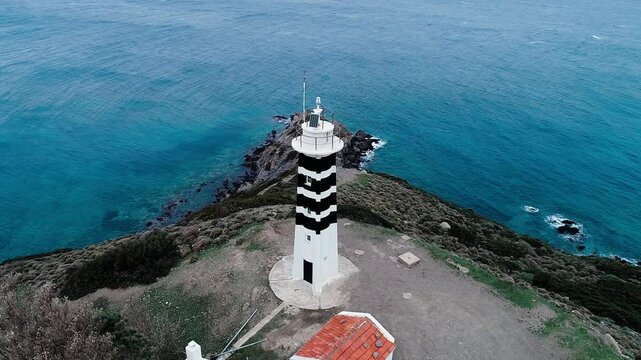 Sarpincik Historical Lighthouse, Izmir - High quality video of Izmir Sarpincik Lighthouse taken from the air with a drone on a cloudy day