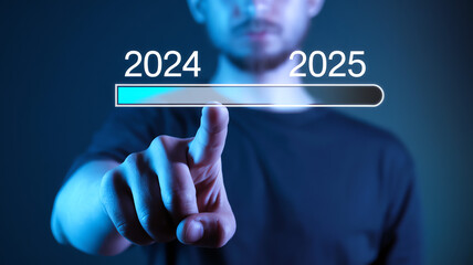 Obraz premium Transitioning from 2024 to 2025 with a digital timeline representation