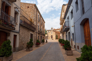 Obraz premium In der Carrer Major in Capmany, Provinz Girona, Autonome Gemeinschaft Katalonien, Spanien